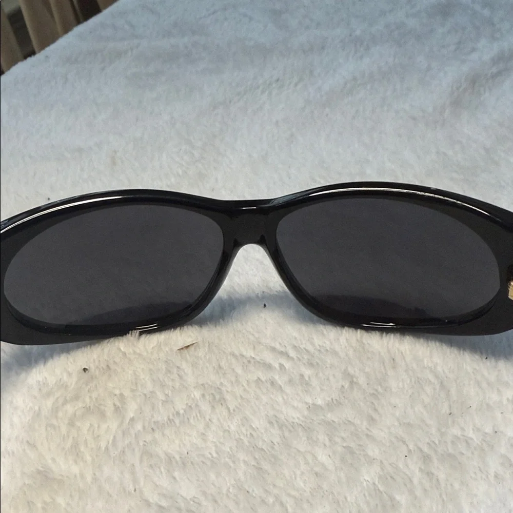 Gucci Black Classic Sunglasses - Picture 7 of 8